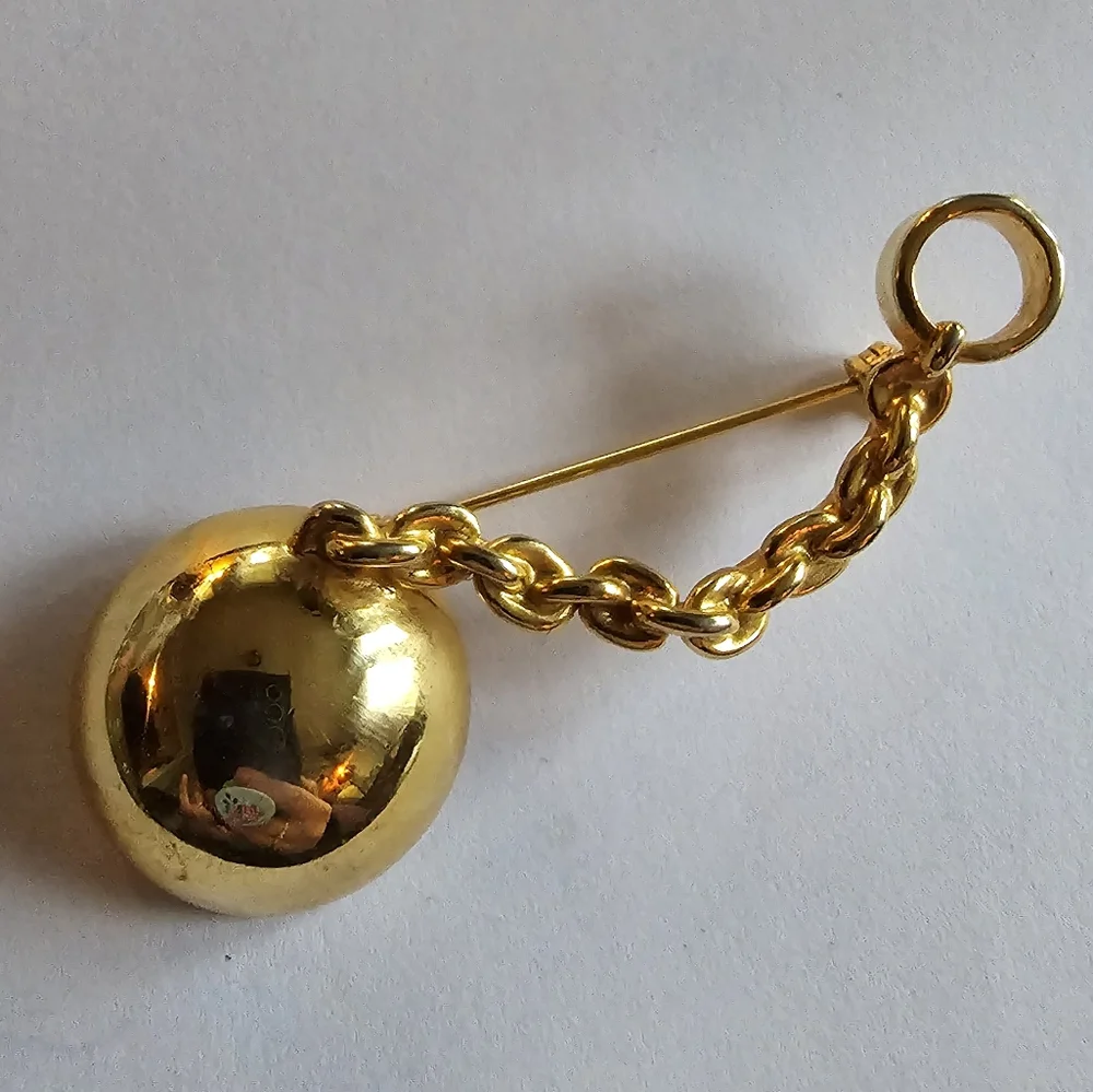 Vintage Ball and Chain brooch by Casual Corner gold tone shackle pin prisoner